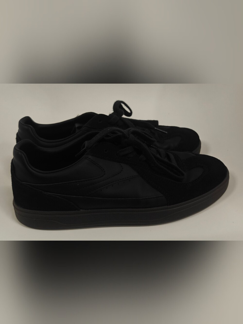 ZARA Contrast Sole Sneakers Black Size 41 US 8 Casual Low Top Shoes